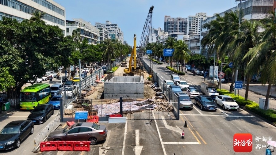 海口市海甸岛排水管网改造项目人民大道施工改造工程封闭路段。记者 林鸿羽 摄