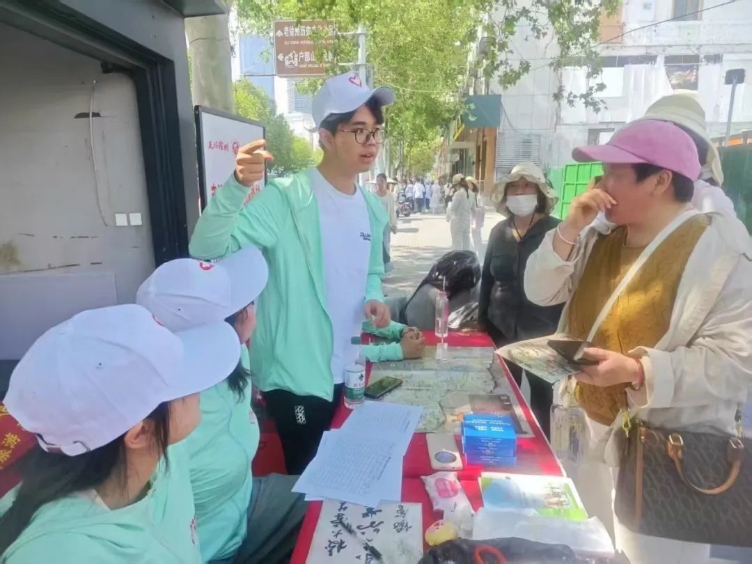 云龙区志愿者"五一"倾力护航文旅市场