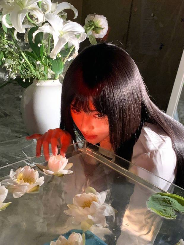 鞠婧祎镜头感十足。