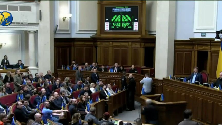 乌克兰议会批准美乌矿产协议，347名议员中，338人投出赞成票