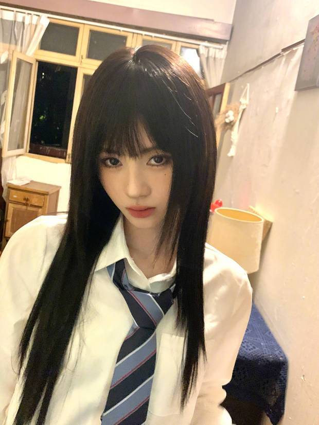 鞠婧祎青春活力。