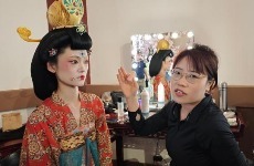 汉服妆造师的“五一”假期：唐韵入黛眉 妙笔绘长安