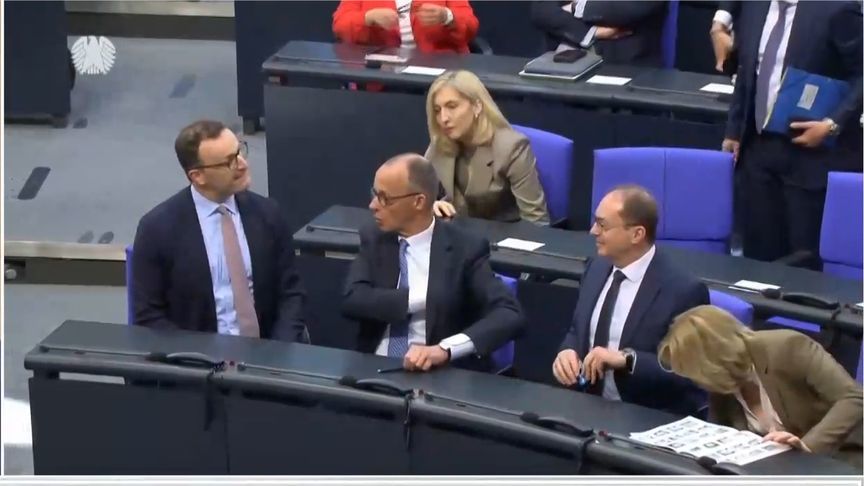 德国总理选举爆冷，联盟党右翼不满，默茨遭自家阵营反水意外失票