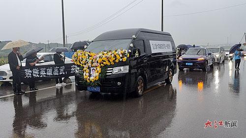 靈車到達
