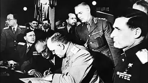 只因斯大林不同意，二战战败后，德国先后投降两次？