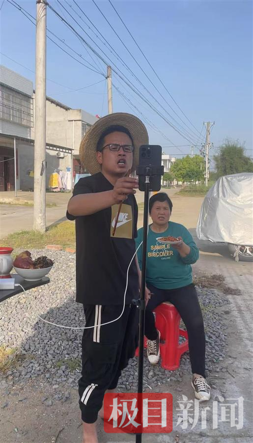 湖北一家人拍搞笑视频走红每月带动超20万斤家乡特产卖全国(图1)