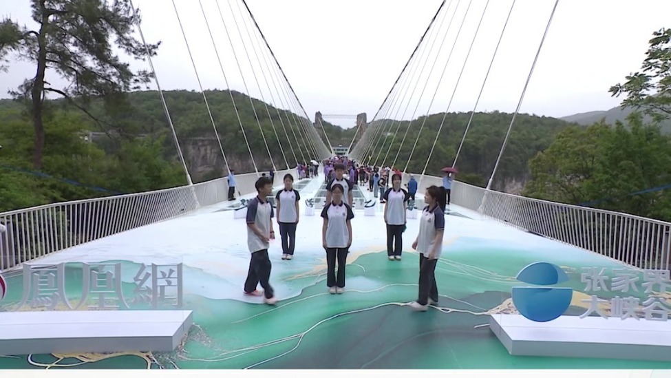 青春峡谷的《褶皱》：长沙市恒定高级中学学生与AI共创诗歌