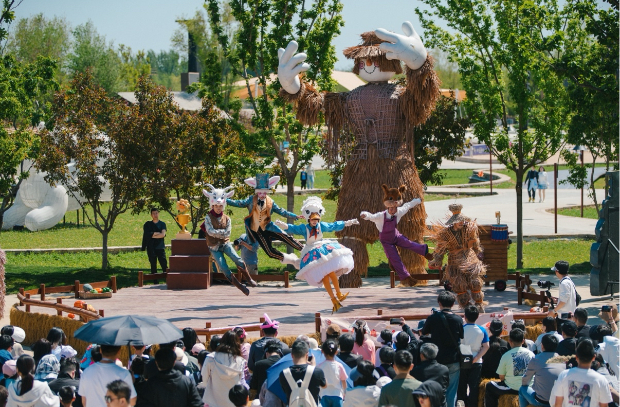 当烟花遇见沉浸式戏剧 秦皇岛北戴河新区夜游经济再添新引擎