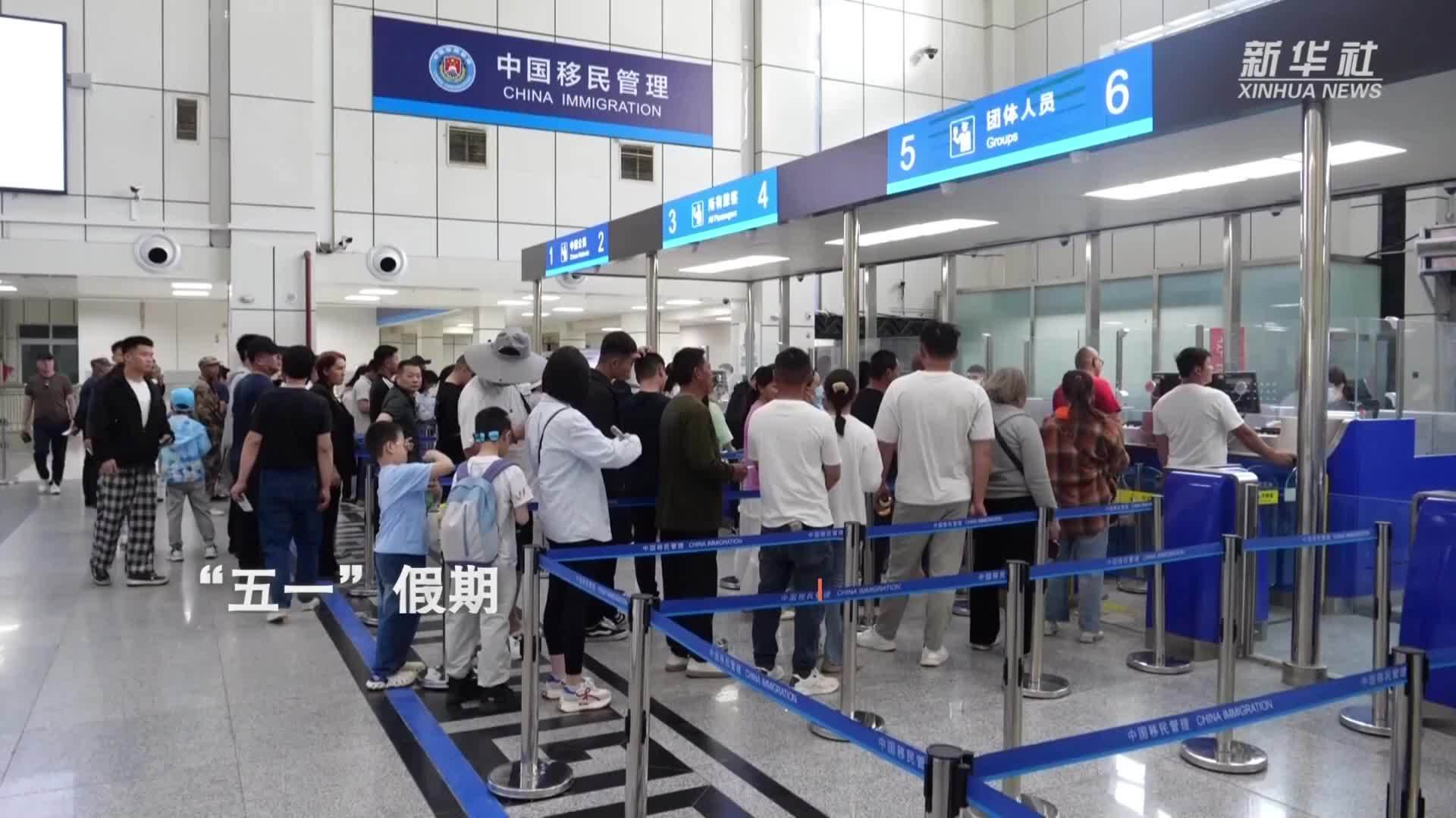 “五一”假期 中哈霍尔果斯国际边境合作中心人潮涌动