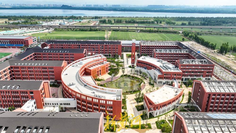 山东省实验中学鹊华校区竣工验收，今年9月1日投入使用
