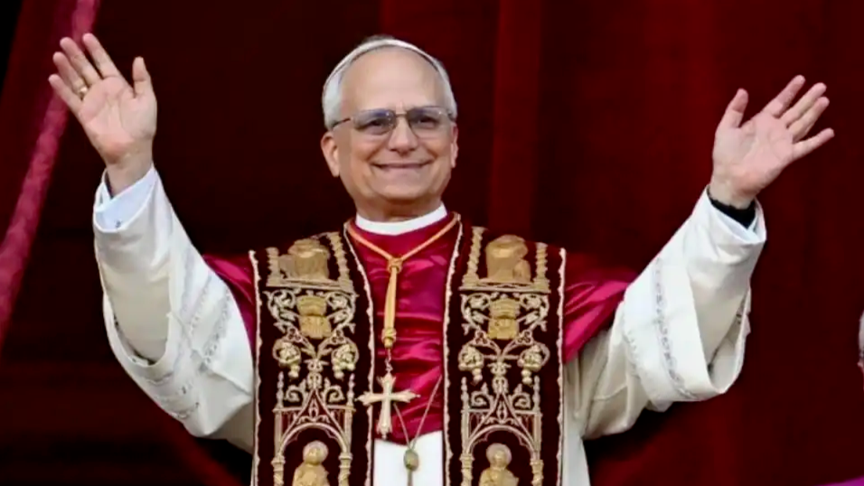 新教皇是美国人，还是注册共和党！特朗普激动得冲出办公室