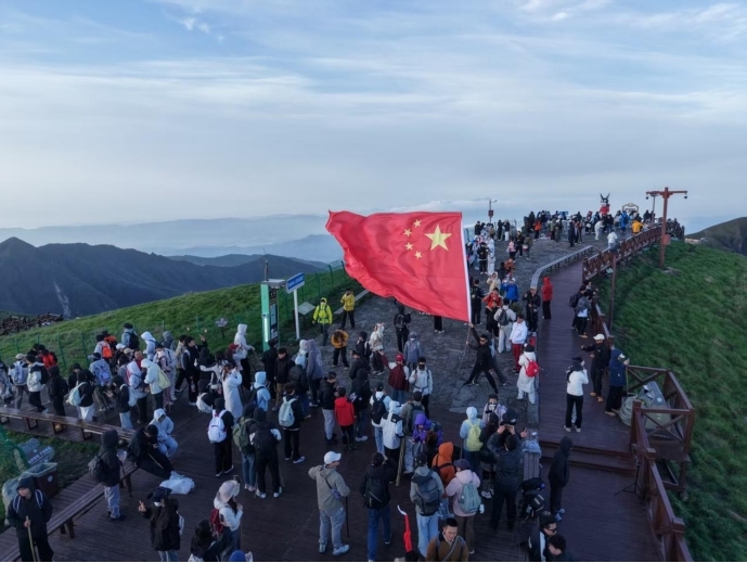 青春飛揚武功山 五四精神薪火傳