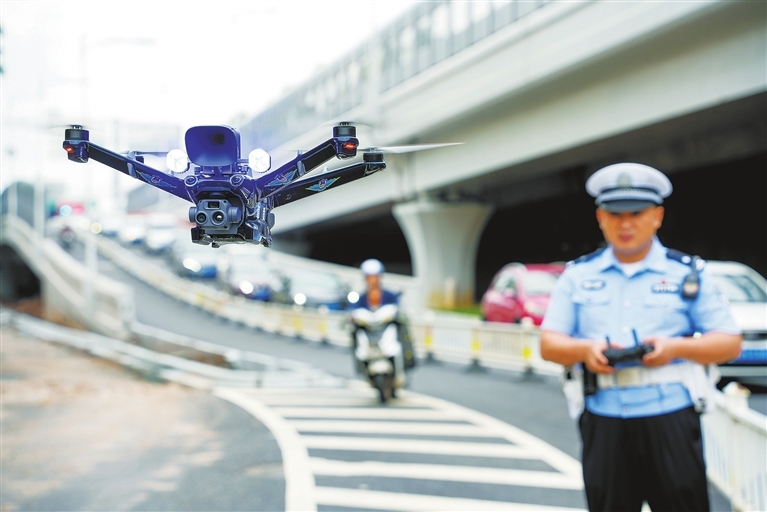 赣州：无人机巡航助力道路畅通（图）