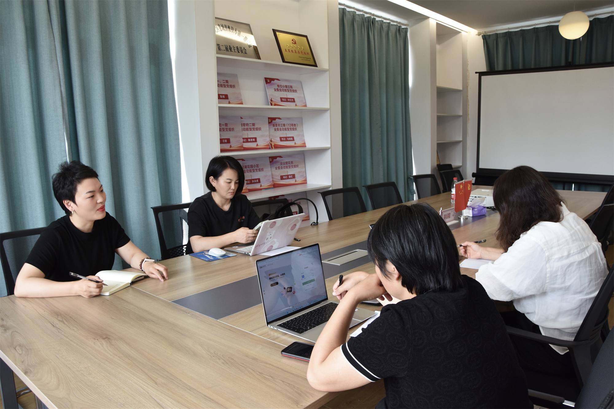 劳模于燕飞：用初心锻造基层治理新标杆