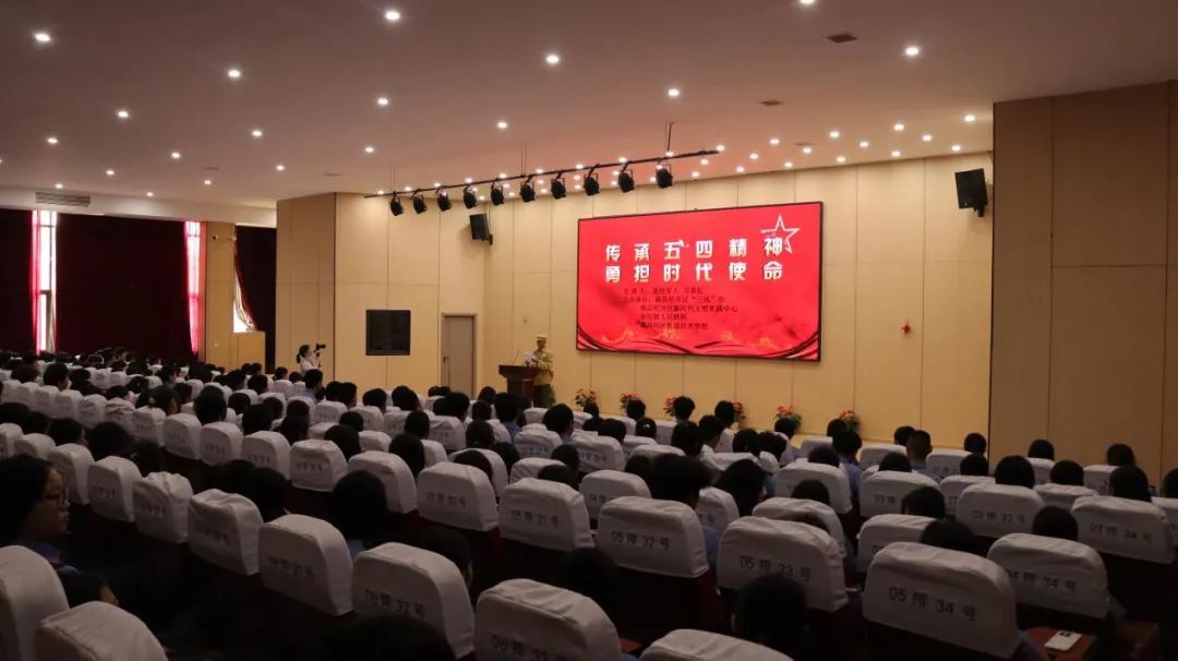 南昌向遠軌道技術學校老兵進校園專題報告會圓滿舉行