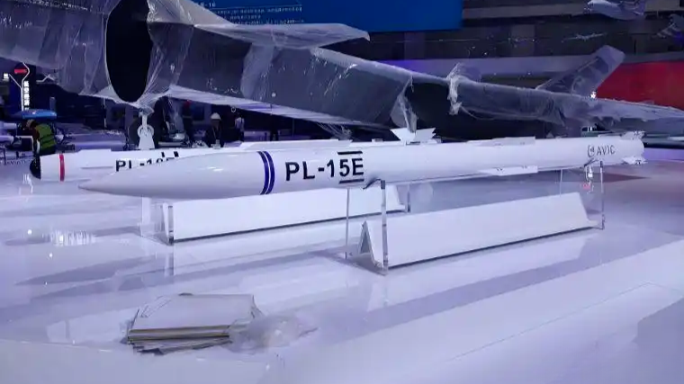 PL-15E有多强？专家：看到它的尾焰，赶紧跳伞吧