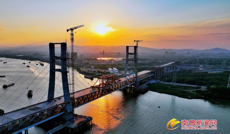 奋进的夏天！南昌市隆兴大桥跨赣江西支主桥施工忙