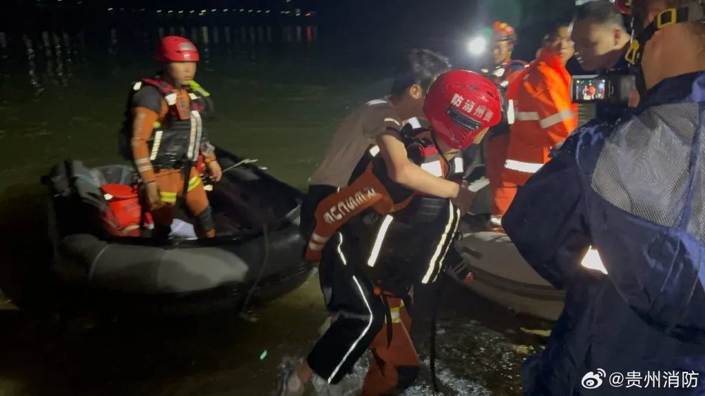 唐驳虎:贵州游船侧翻,事发前天气晴朗,为何风雨突袭?