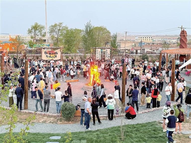 青云驿篝火晚会　本版图片除署名外均由兰州新区报记者　祁瑞龙　摄