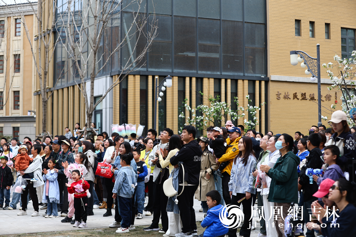 长春北京大街西历史文化街区：“春京西”戏剧节焕发新生