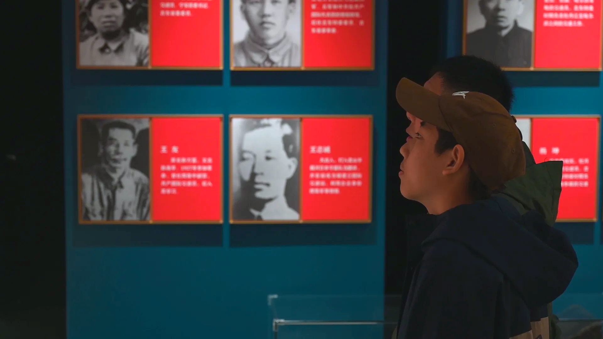 参观红色国际通道纪念馆
