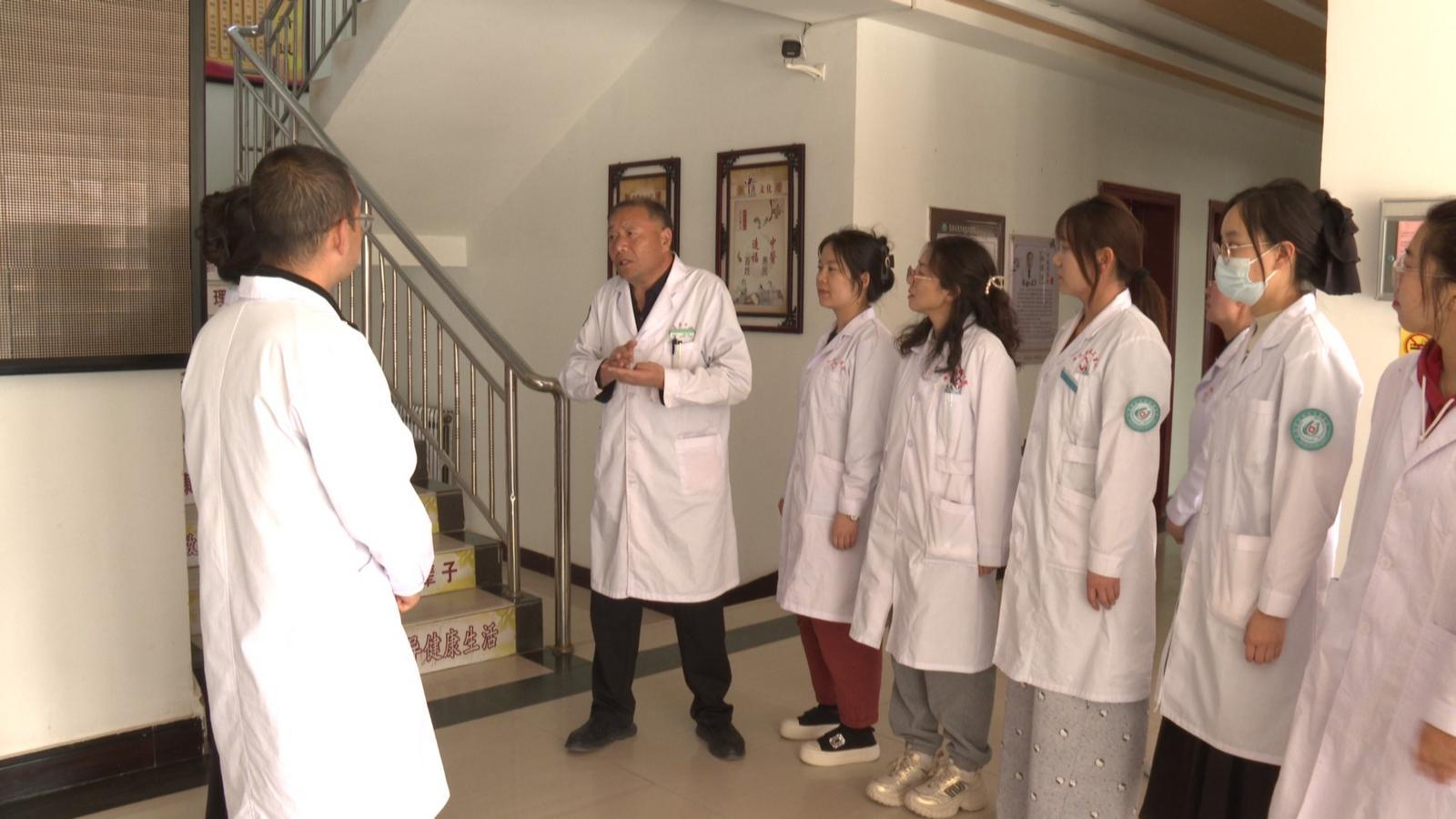 把脉问诊守护初心　看永昌老中医如何玩转传帮带新姿势