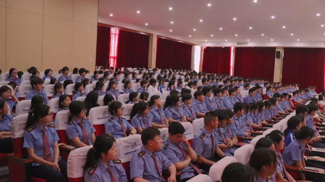 南昌向遠軌道技術學校老兵進校園專題報告會圓滿舉行