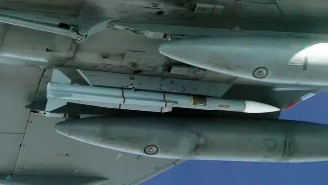 唐驳虎：全面解析歼10空战对手，法国阵风战机为何不堪一击？