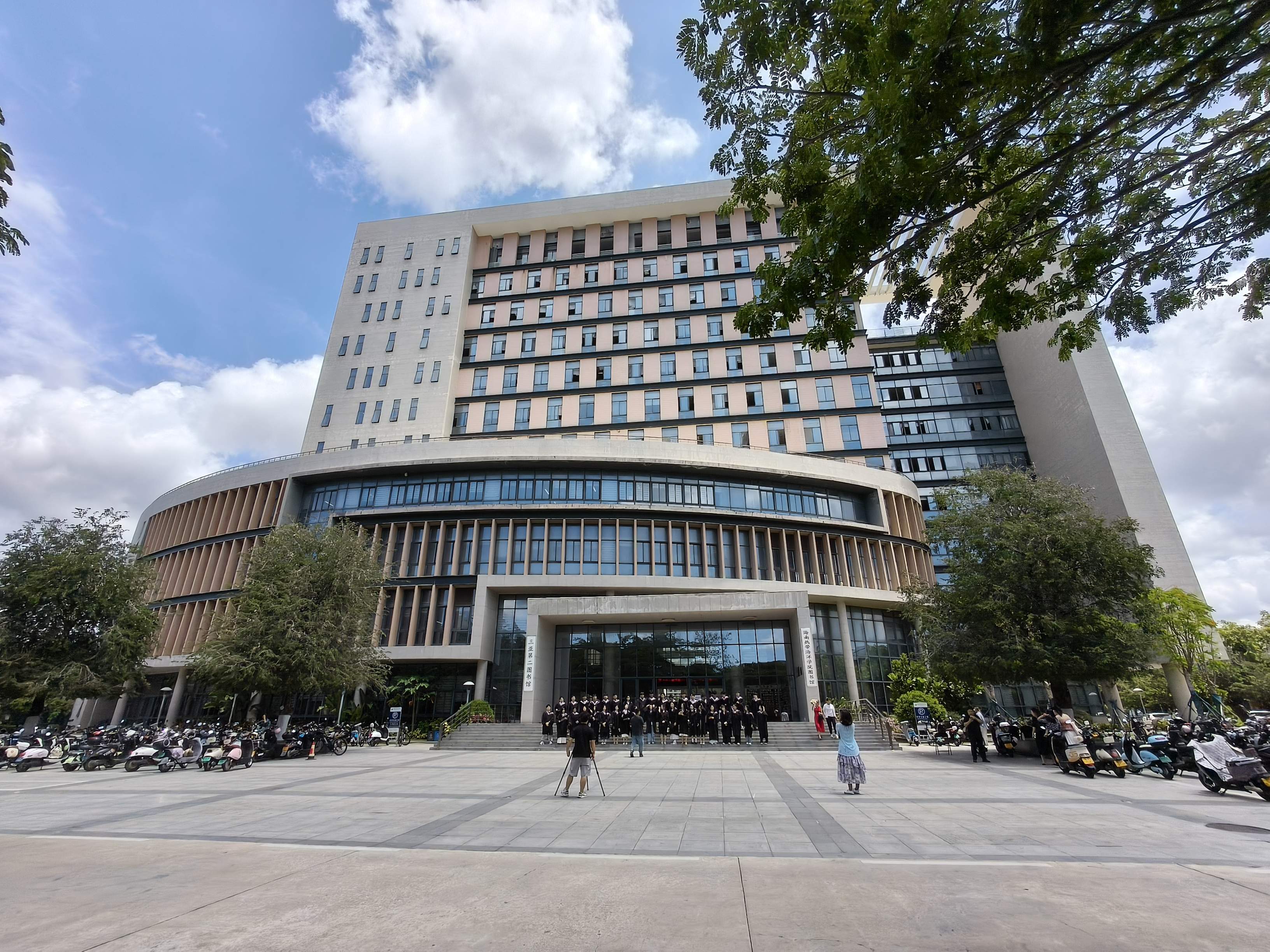 海南热带海洋学院为毕业生提供“一条龙”服务