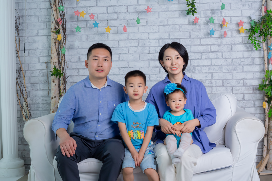 ▲援疆出征前拍摄的全家福