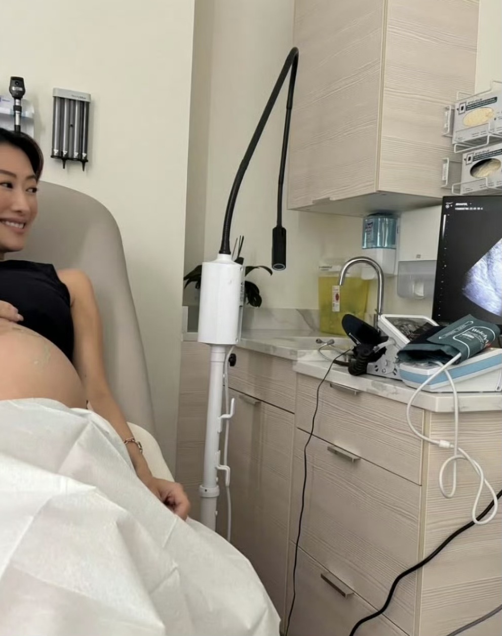 谢霆锋妹妹谢婷婷大方宣布怀二胎:与男友未婚先孕,6岁大女儿生父依旧成谜