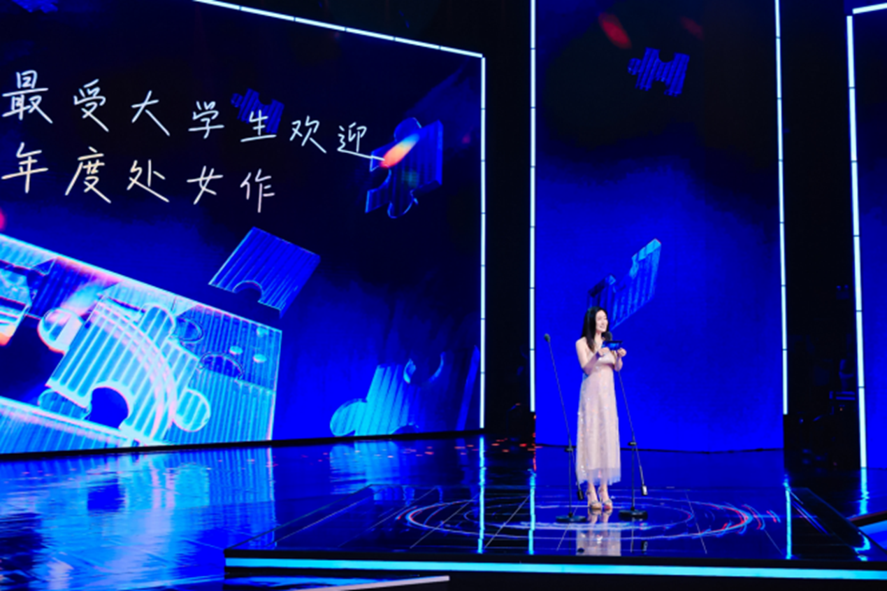 著名演员田海蓉亮相大影节，寄语青年影人勇敢追梦