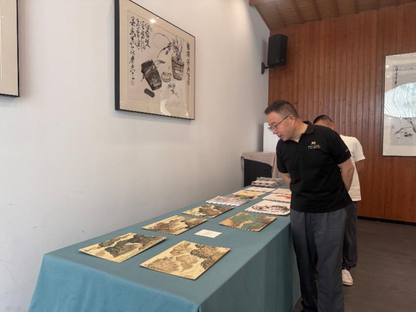 嘉宾观展