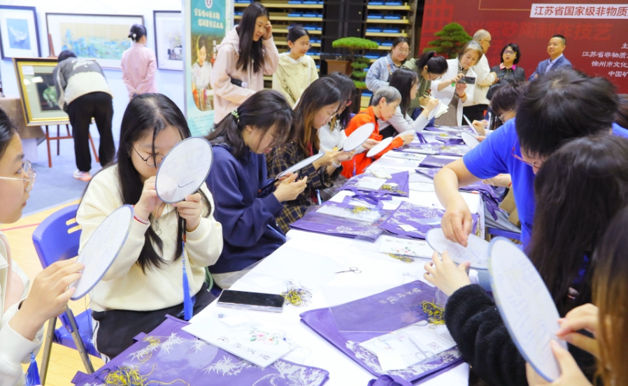 千年非遗对话青春校园：江苏国家级非遗盛宴燃动中国矿大