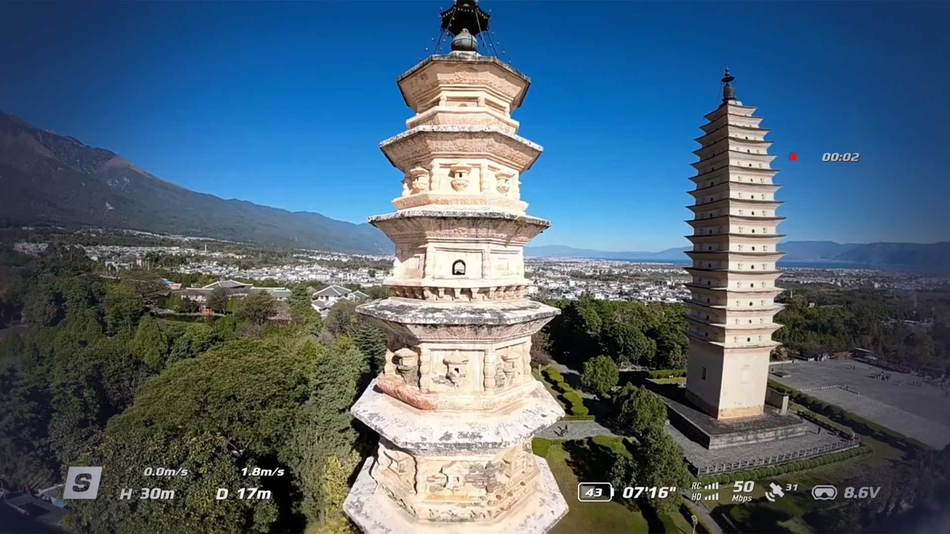 无人机穿越千年古塔时“炸机”，当地：肇事者已找到，将被追责