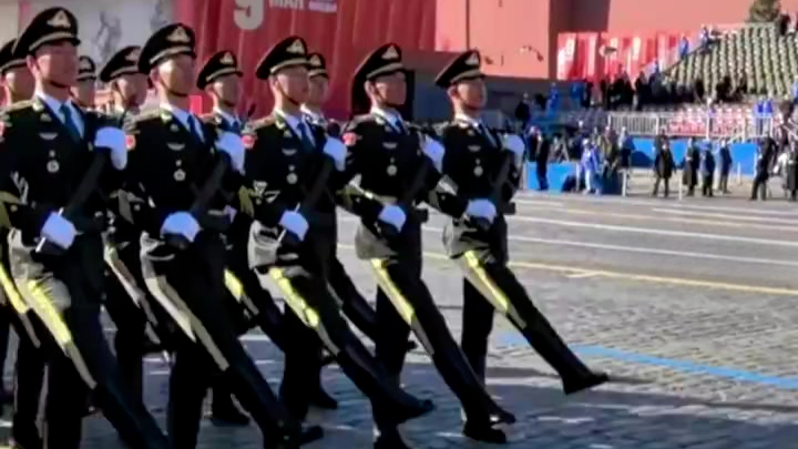 中国军人一个方阵只有一个脚步声！听解放军三军仪仗队震撼正步声