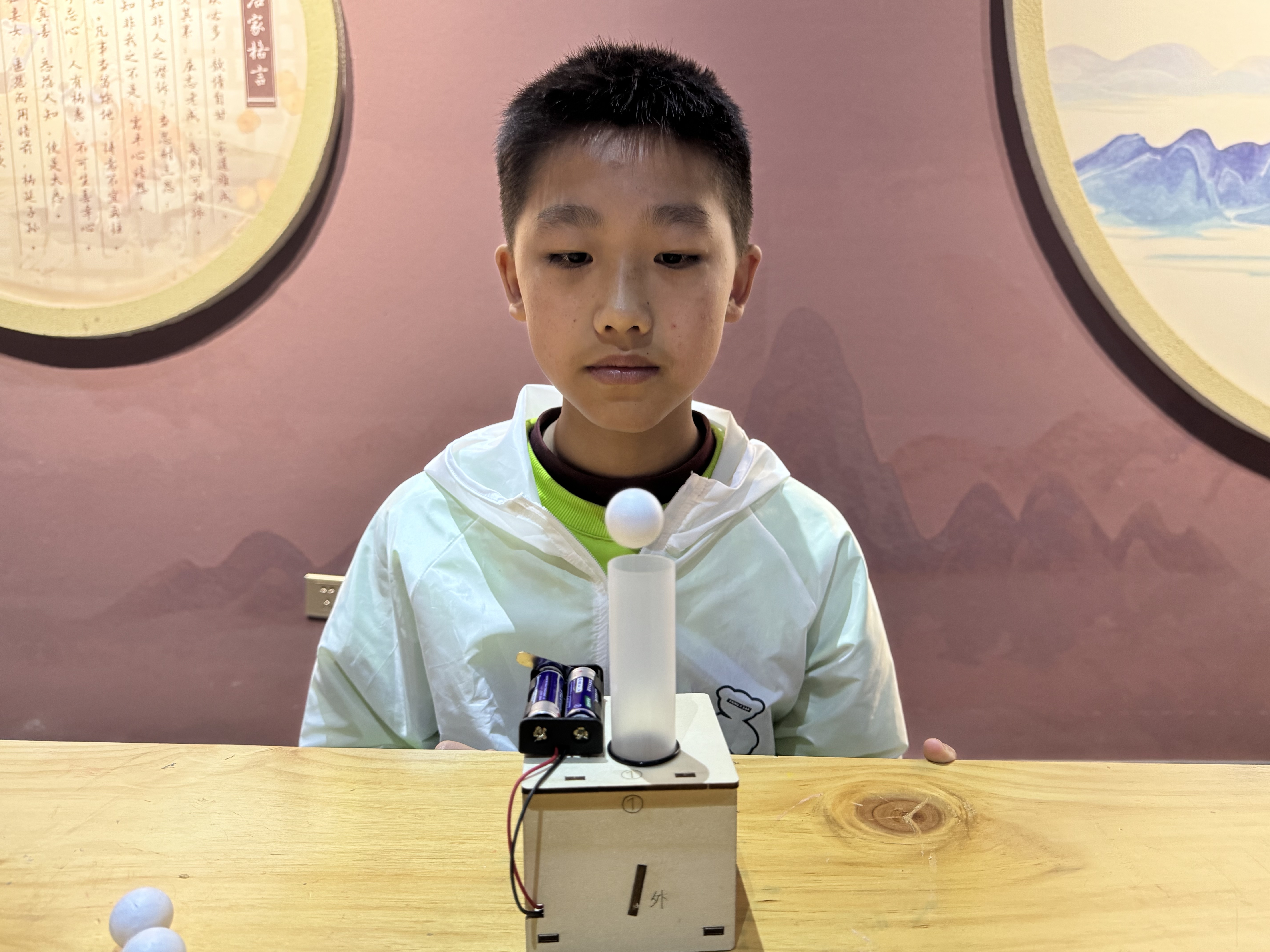 魔力悬浮球里藏着啥奥秘 华亭学子乐享趣味科学