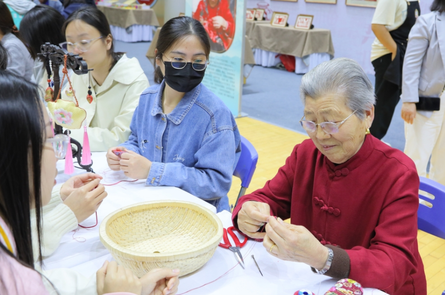 千年非遗对话青春校园：江苏国家级非遗盛宴燃动中国矿大