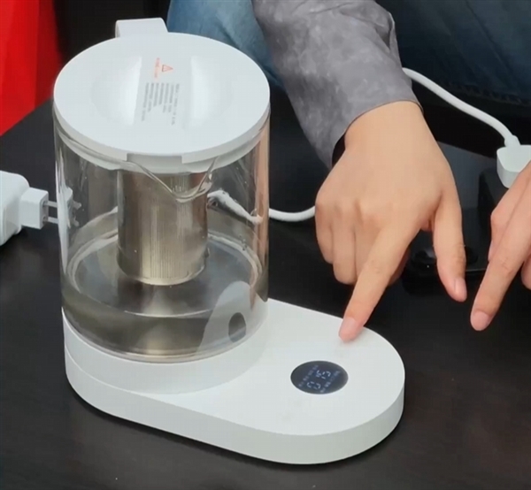 王腾爆改REDMI Turbo 4 Pro:烧水壶、电风扇插手机上取电