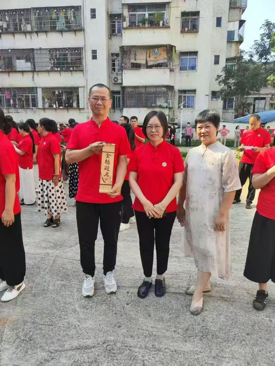 钟春茂公益书法课堂惠及广大群众
