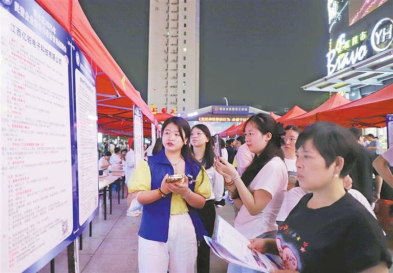 新余渝水區：夜市招聘會人氣旺（圖）