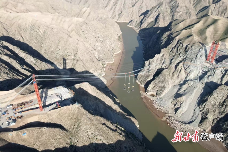 横跨洮河两岸的大型缆索吊装系统