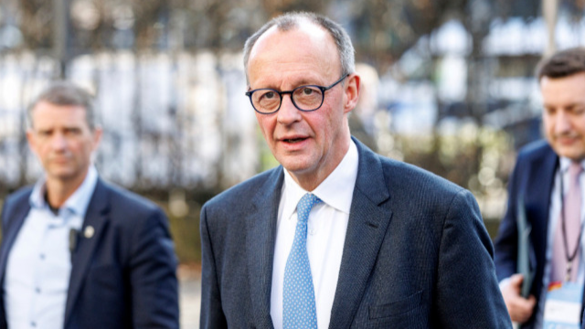 德国战后首次，18名议员“跑票”，默茨当选新总理，魏德尔白高兴