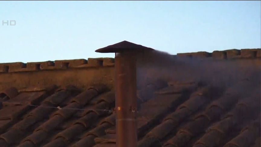 教皇选举首轮投票结果出炉：是黑烟，意味着未能选出新教宗