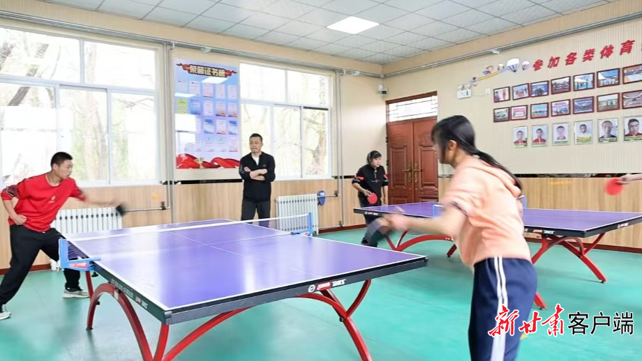 陇西特殊教育学校的孩子们开展乒乓球训练