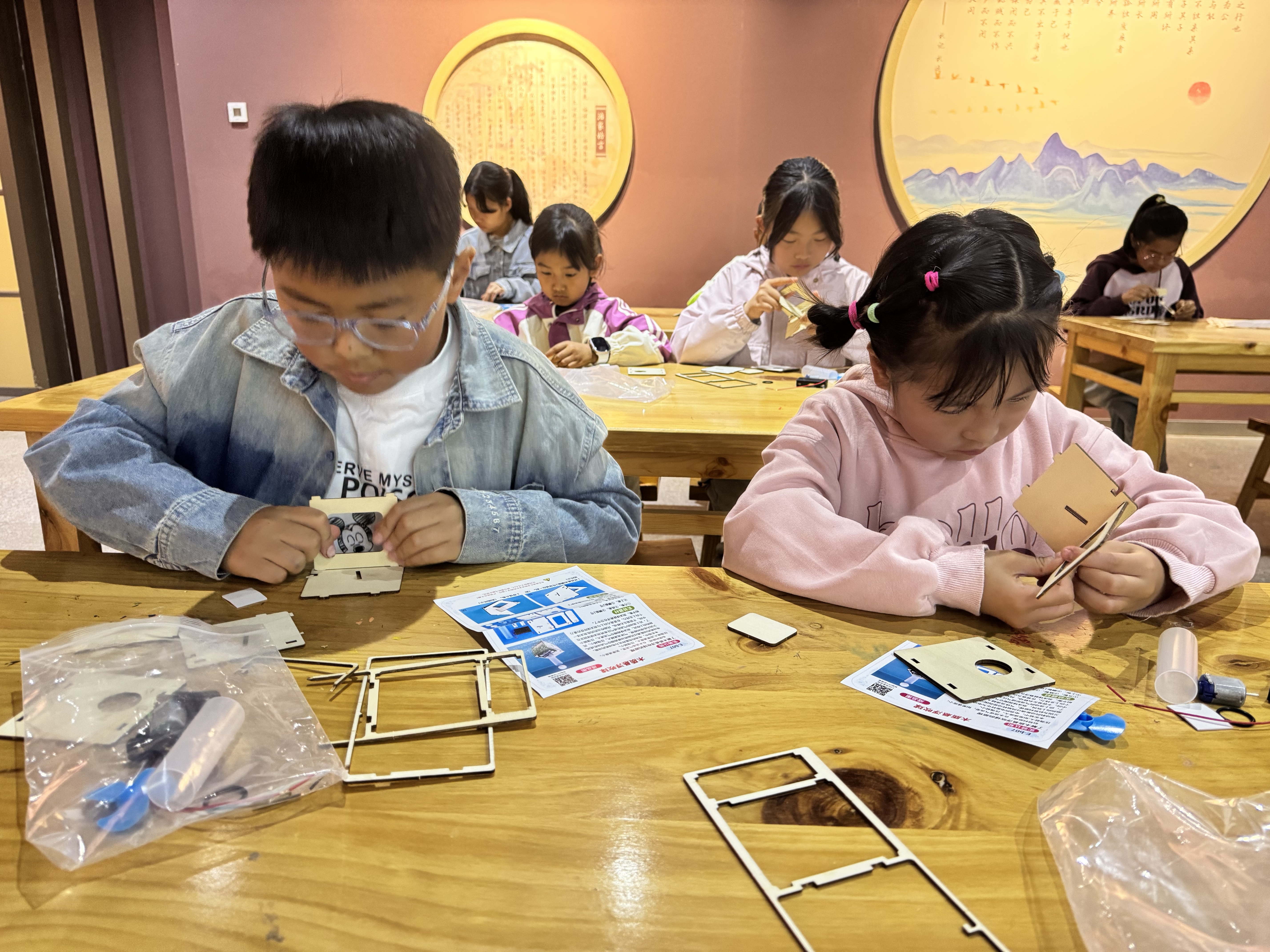 魔力悬浮球里藏着啥奥秘 华亭学子乐享趣味科学