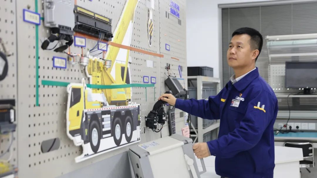祝贺徐工胡小冬，被授予新时代青年先锋