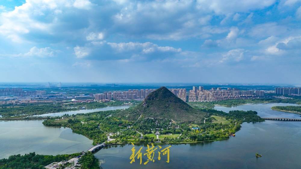 一年四季 泉在济南｜初夏蓝天白云碧水绕山，华山尽显鹊华新风貌 