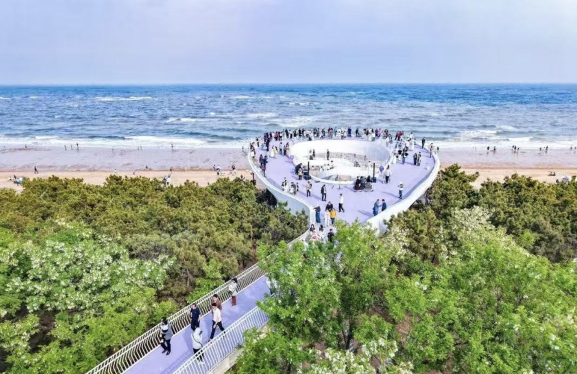 “如意桥”在这个五一火出圈,成为热门打卡地。李磊 摄