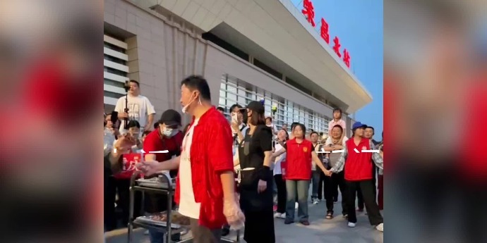 “卤鹅哥”谈五一假期：持续工作38小时，已在办签证期待与“甲亢哥”再会